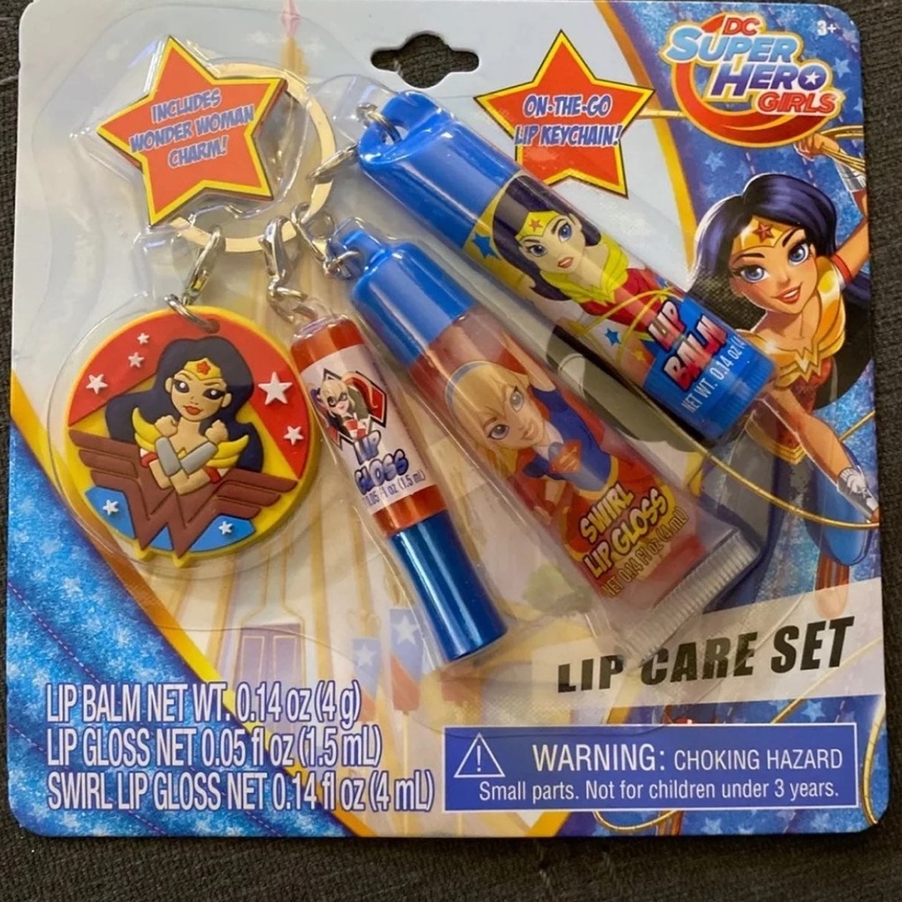🥰🥰DC Super Hero Girls Lip Balm / Lip Gloss Keychain Set🥰🥰